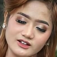 Тата Прамудита Оголені