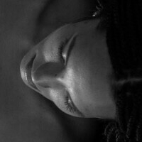 Тіа Джун Оголені