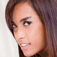 Транс Лейла Оголені