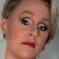 Тріша Холт Екштейн Оголені