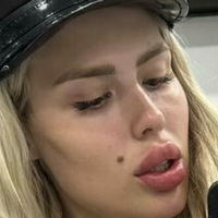 Вікторія Яммі Оголені