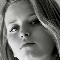 Зої Мескенс Оголені